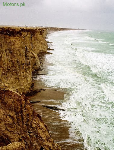 CAPE-MOUNZE-beach-karachi