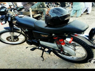 Honda 125 by 