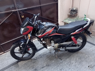 Honda CB 125F by 