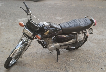 Honda 125 by 