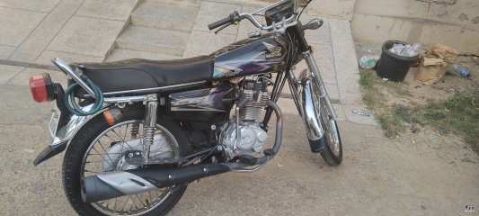 Honda 125 by 