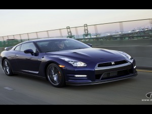 2012-Nissan-GT-R