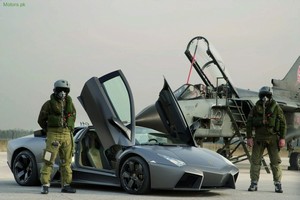 lambo-vs-tornado