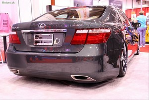 Lexus-rear