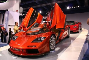 mclaren-F1-sports-car-wallpaper