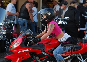 Honda-CBR-a-girl-ride