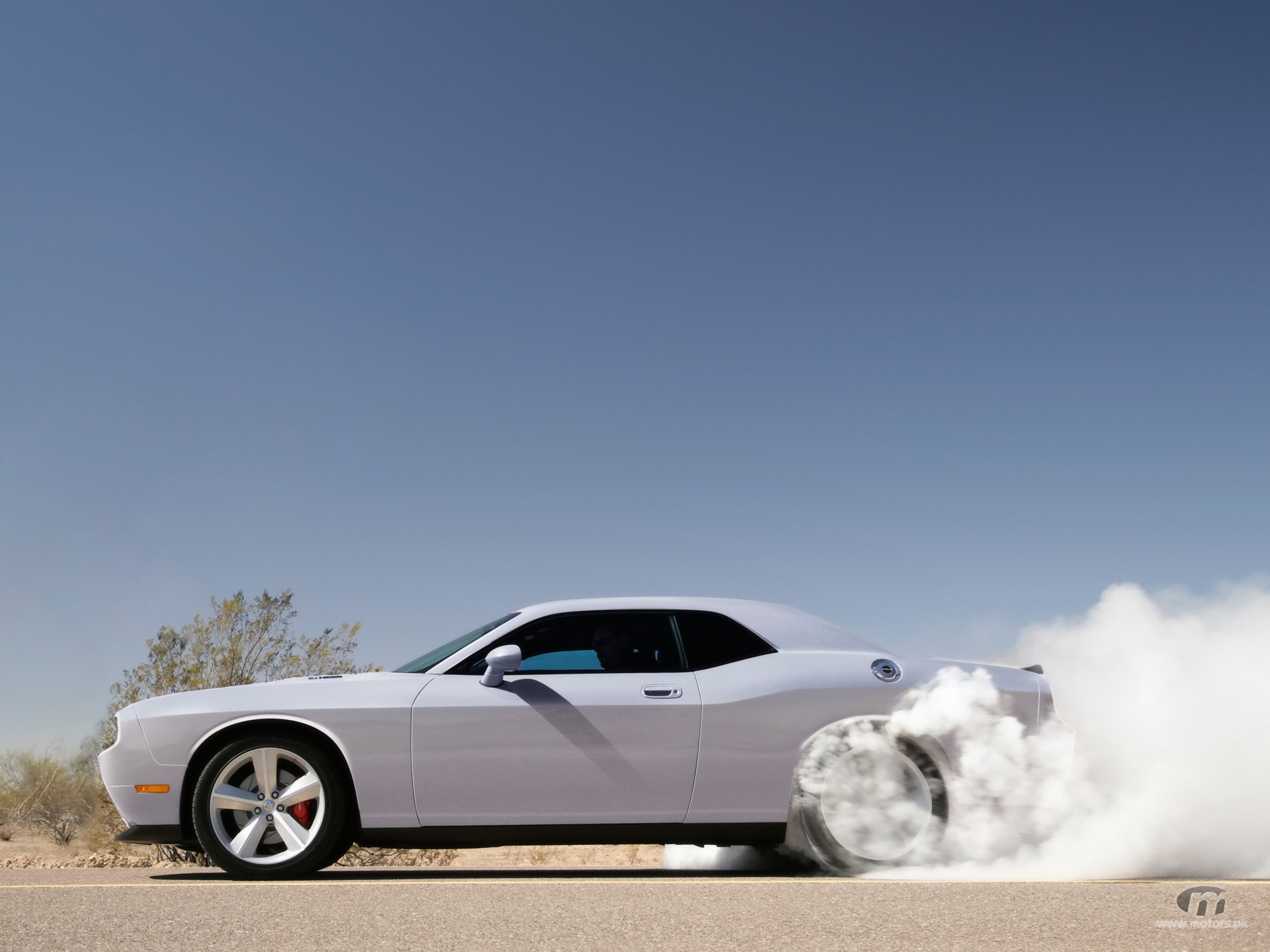 2009-dodge-challenger-srt8-side-smoke