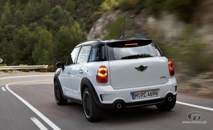 2011_mini_countryman_02-4b77a538c9569-1280x1024