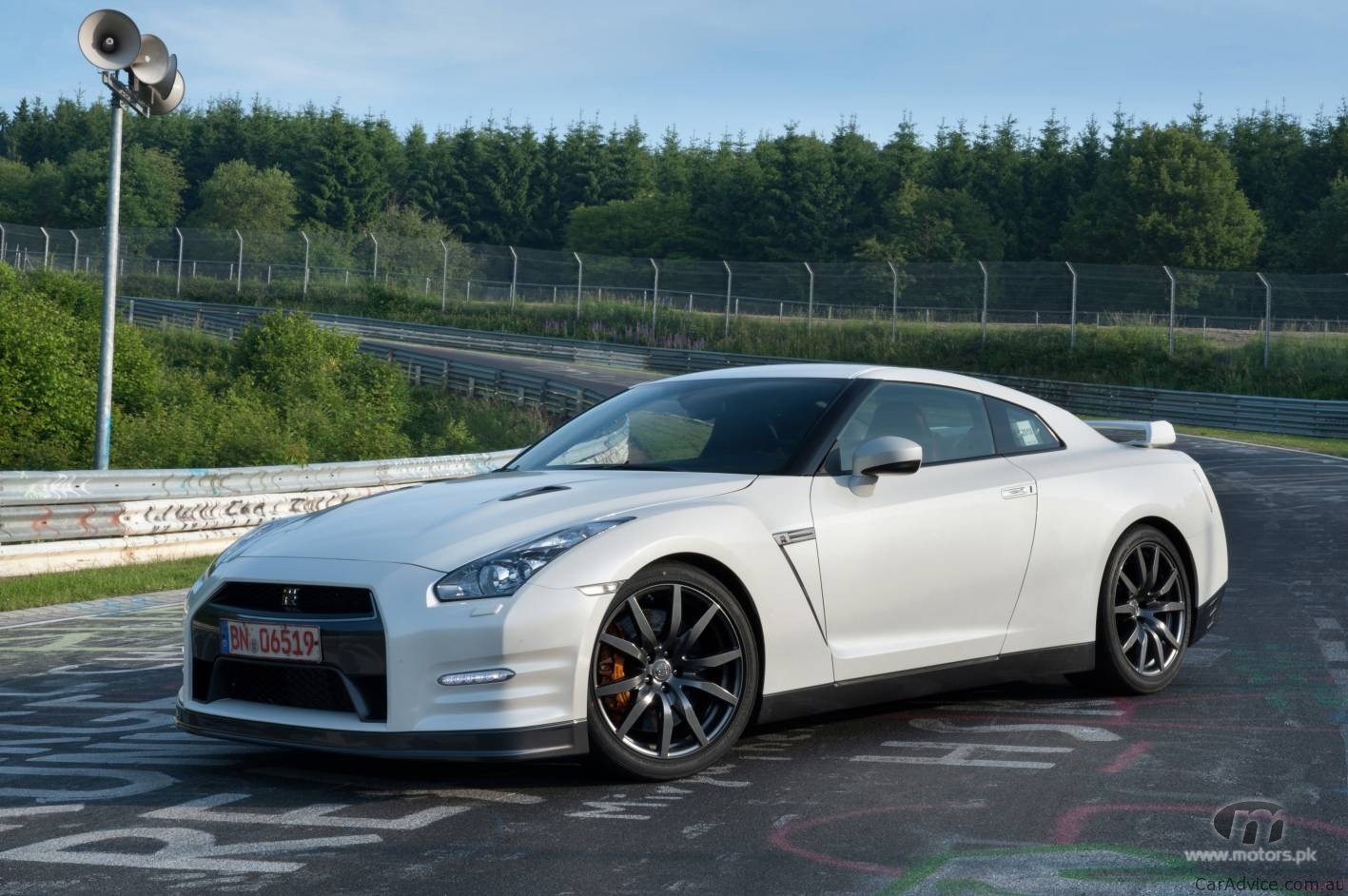 2011-Nissan-GTR-ClubTrack