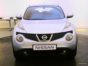 2011_Nissan_Juke_03