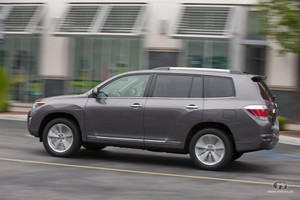 2011-Toyota-Highlander-2