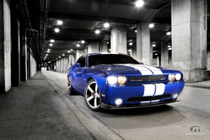 2011_Dodge-Challenger-SRT8-392_01