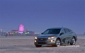 2010-honda-accord-crosstour-front-three-quarters-view-static-beach