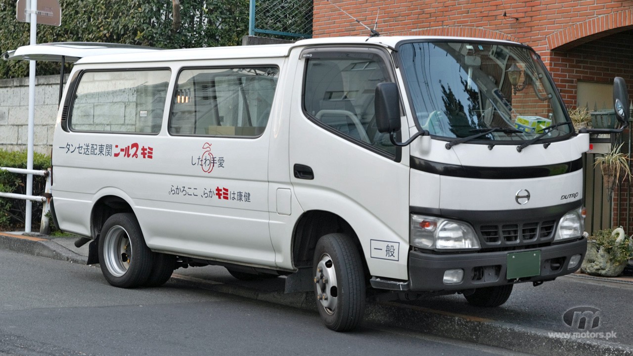 HINO_Dutro_Route-van_001