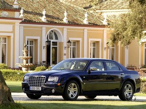 chrysler-300-c-exterior-7-xl