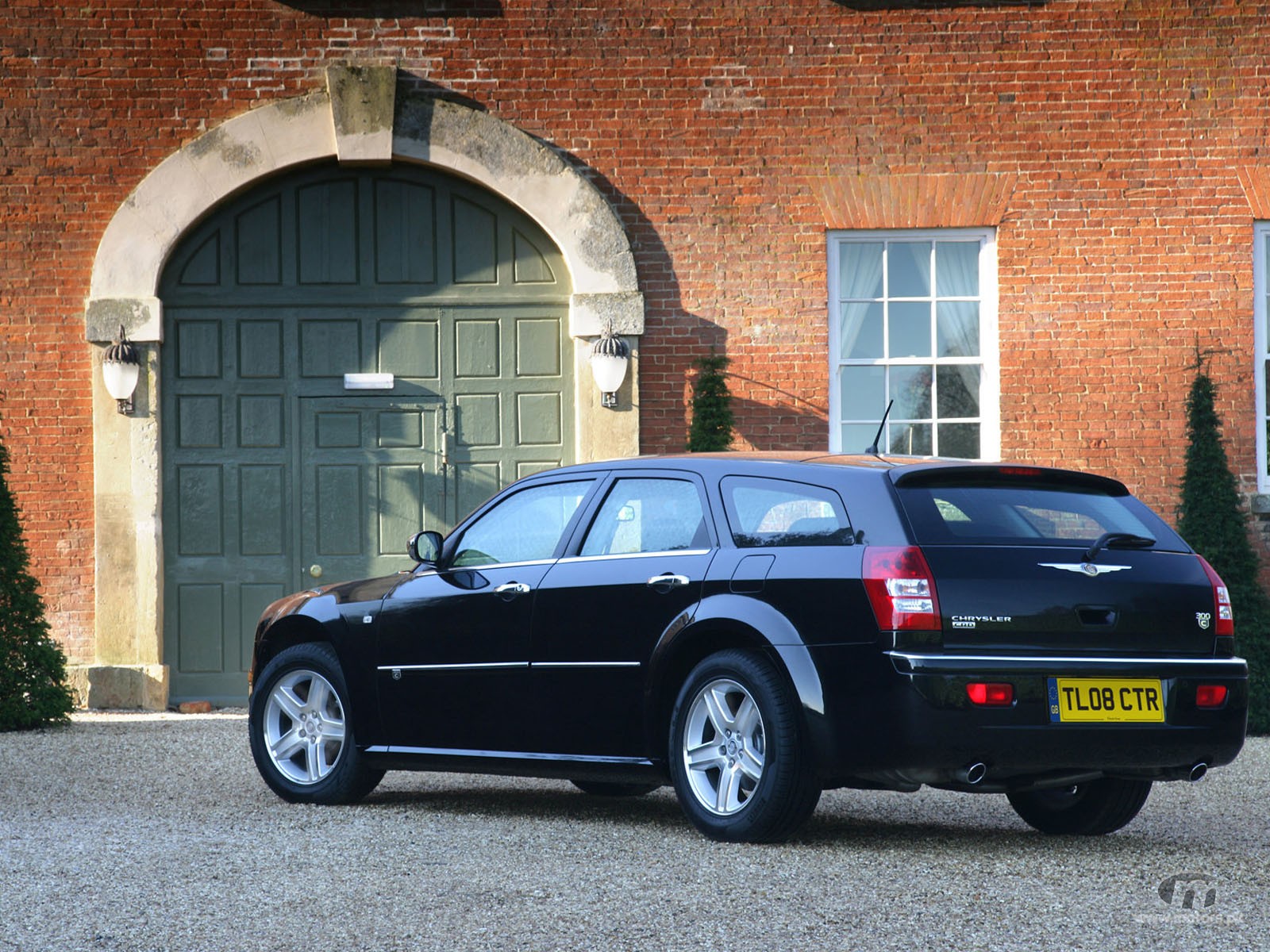 chrysler_300c_touring_uk_version_rear