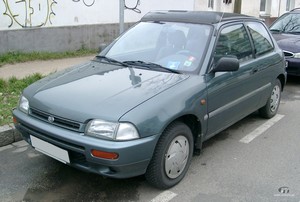 Daihatsu_Charade_rear