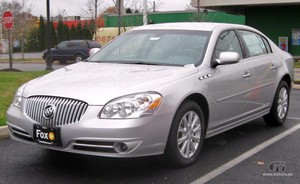 2010_Buick_Lucerne_CX