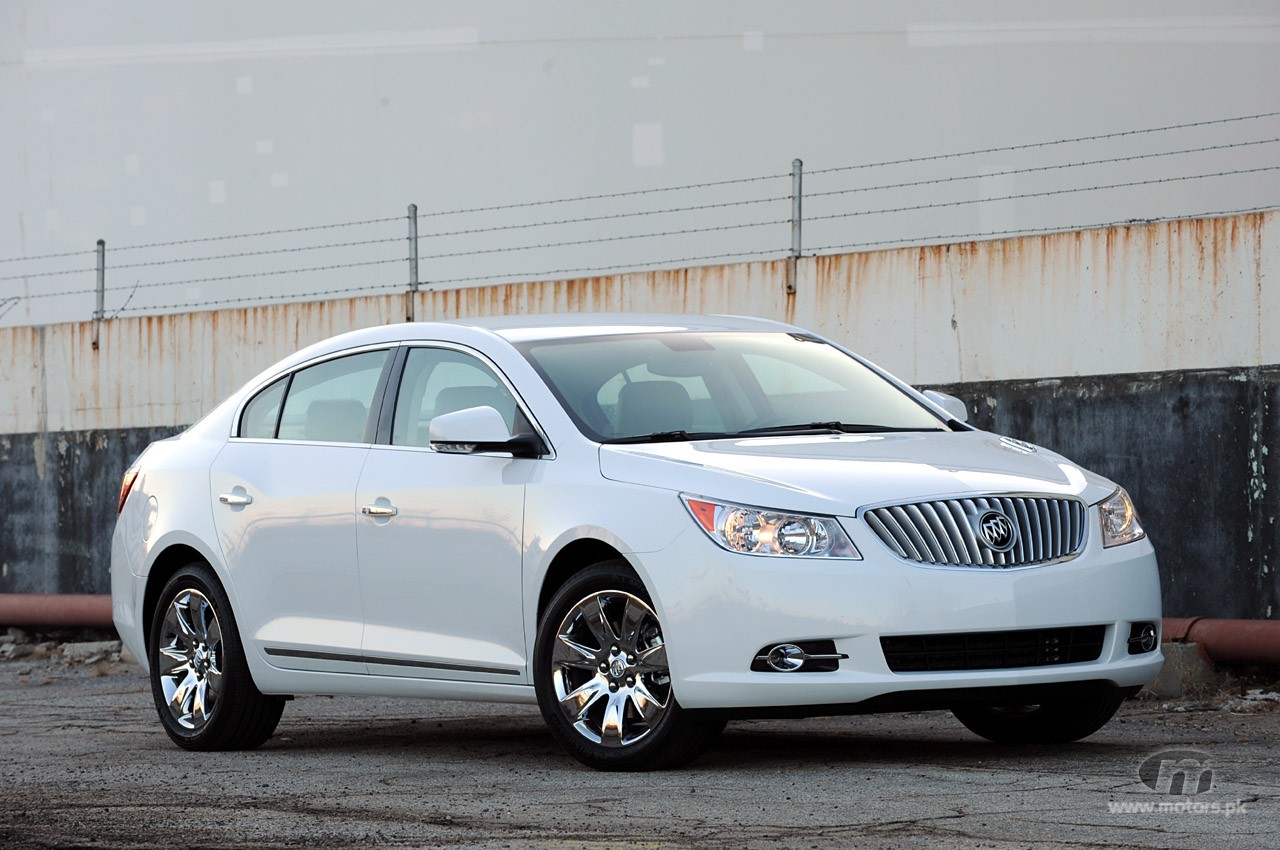 2010_buick_acrosse_White