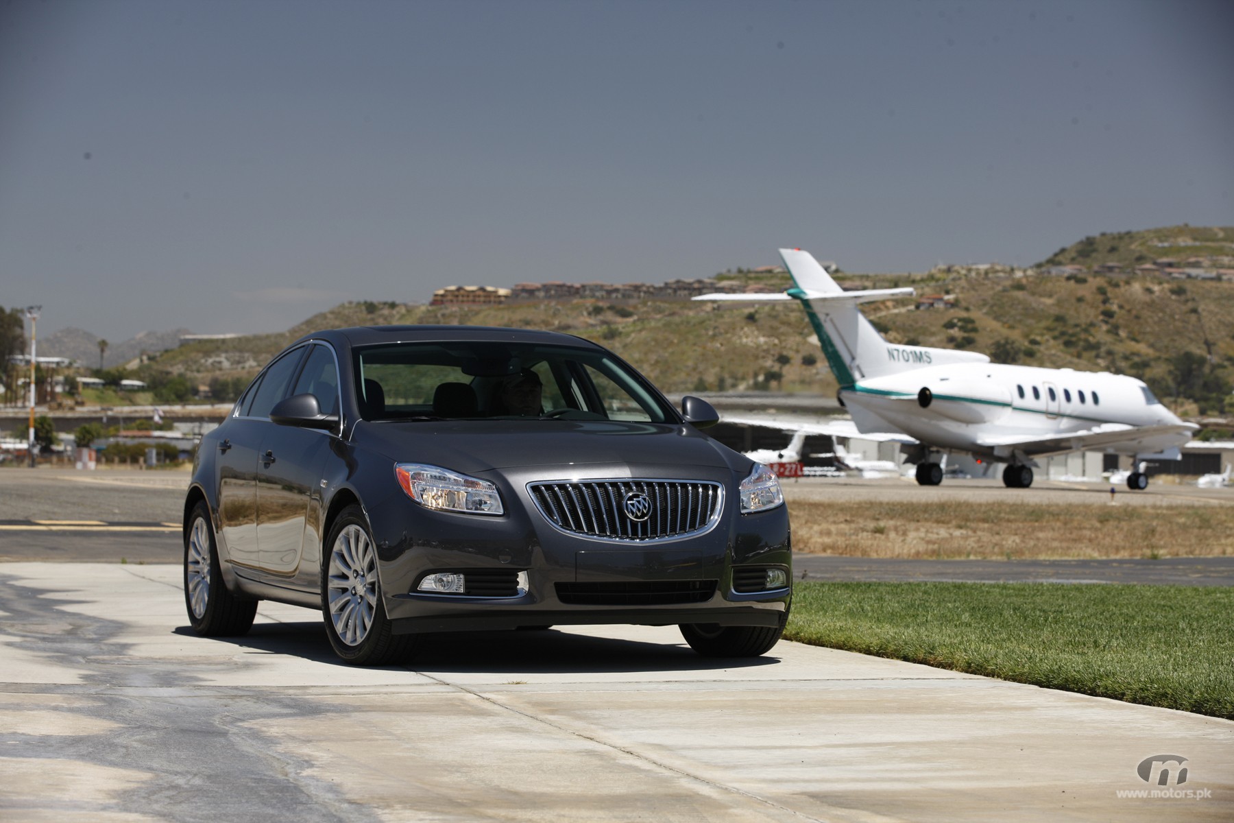 2011-Buick-Regal-Black