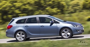 2011-Opel-Astra-Sports