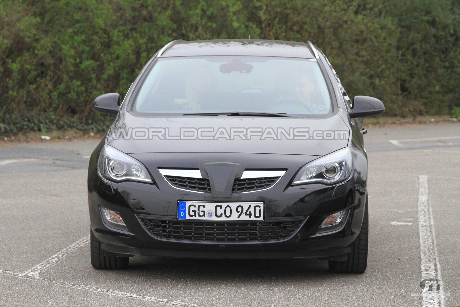 2011-Opel-Astra-Sports-Tourer