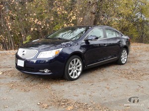 Buick_LaCrosse_2010_