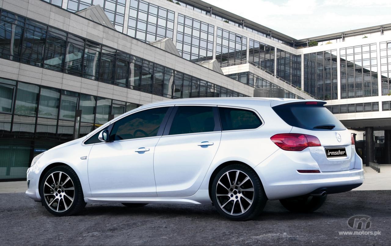 Opel-Astra-Sport-Tourer-2011