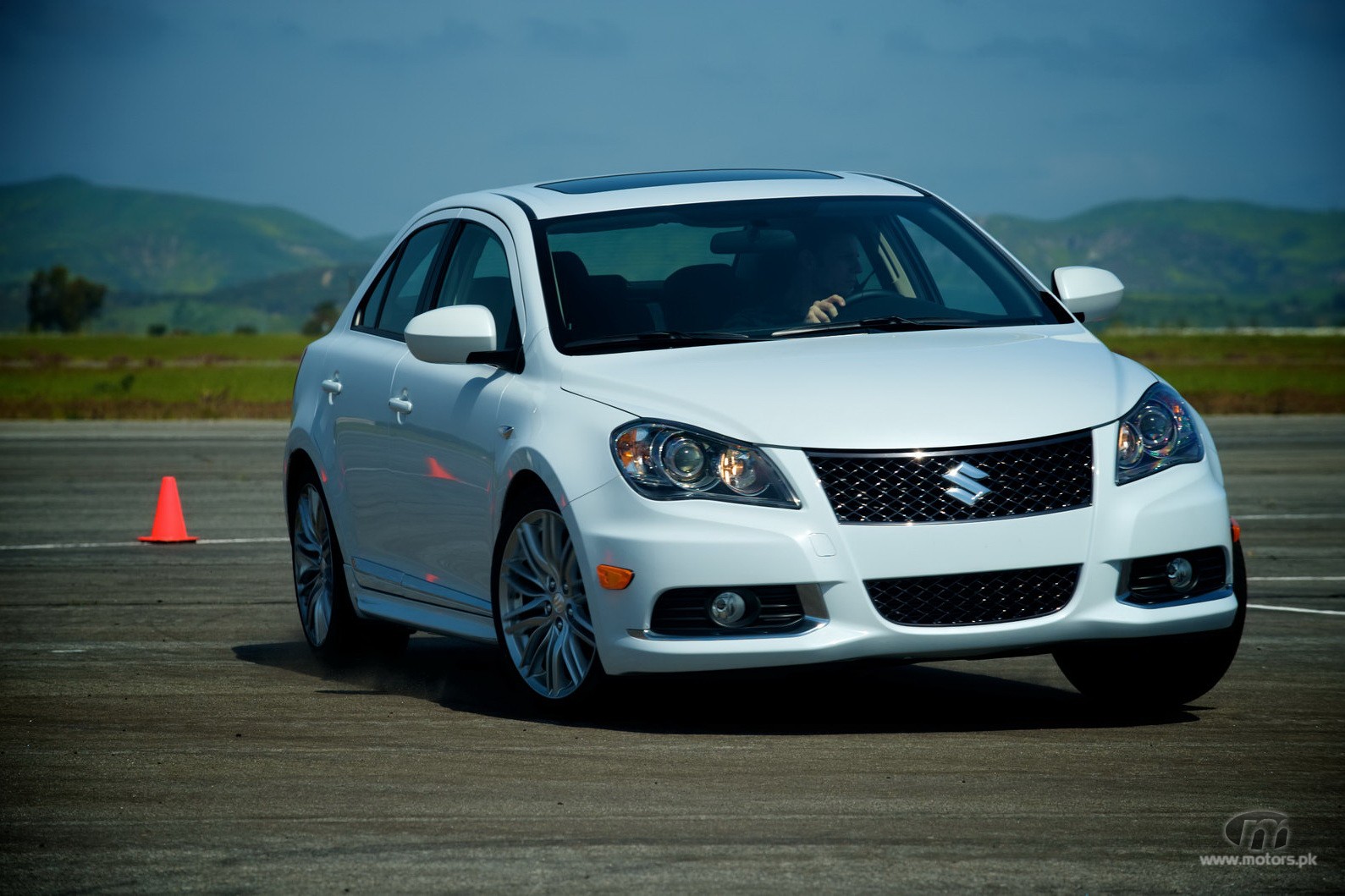 2011-Suzuki-Kizashi-Sport