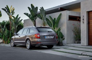 2010_Skoda_Supreb_Estate