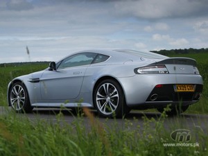 2010-aston-martin-v12-vantage