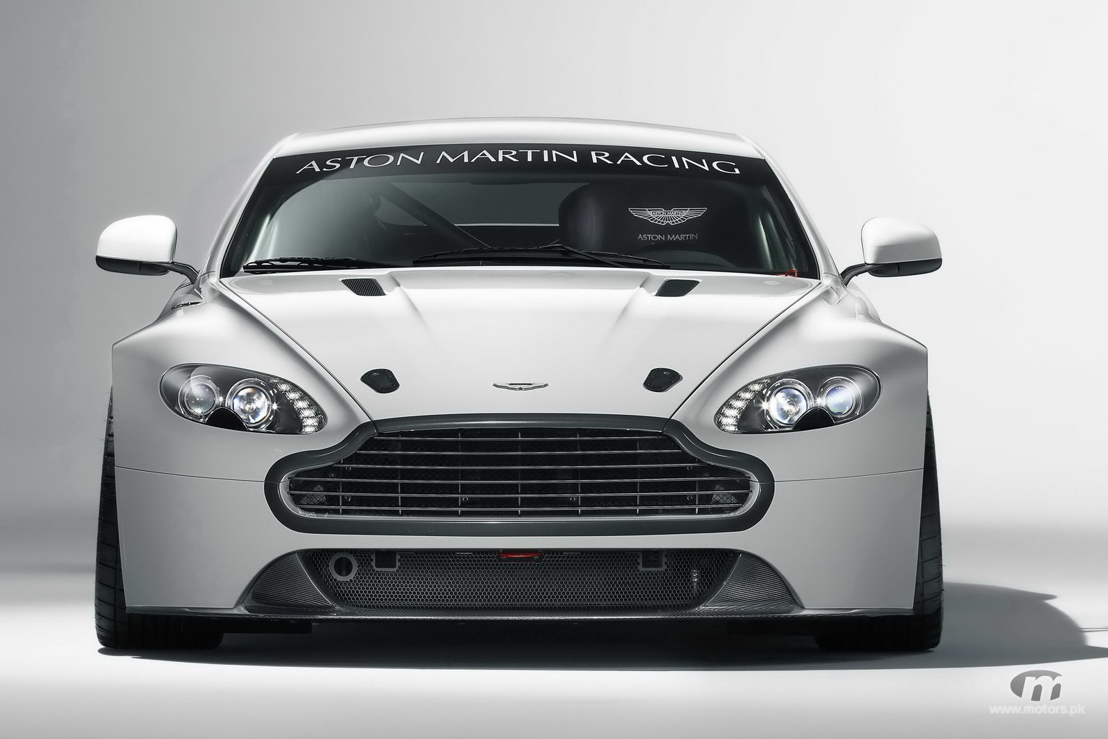 Aston-Martin-Vantage-GT4