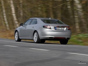 Saab-Sedan-2010-Silver