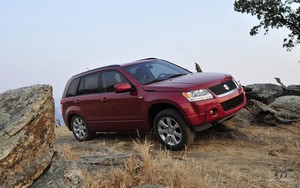 Suzuki-Grand-Vitara-2010