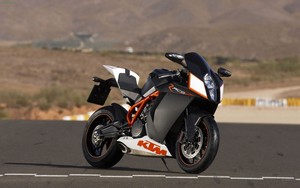 KTM-RC8-superbike