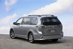 2011-Toyota-Sienna-rear