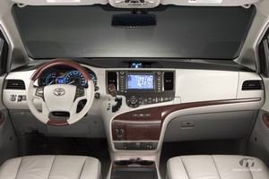 2011_toyota_sienna_interior