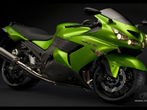 Kawasaki_heavy_bike_green